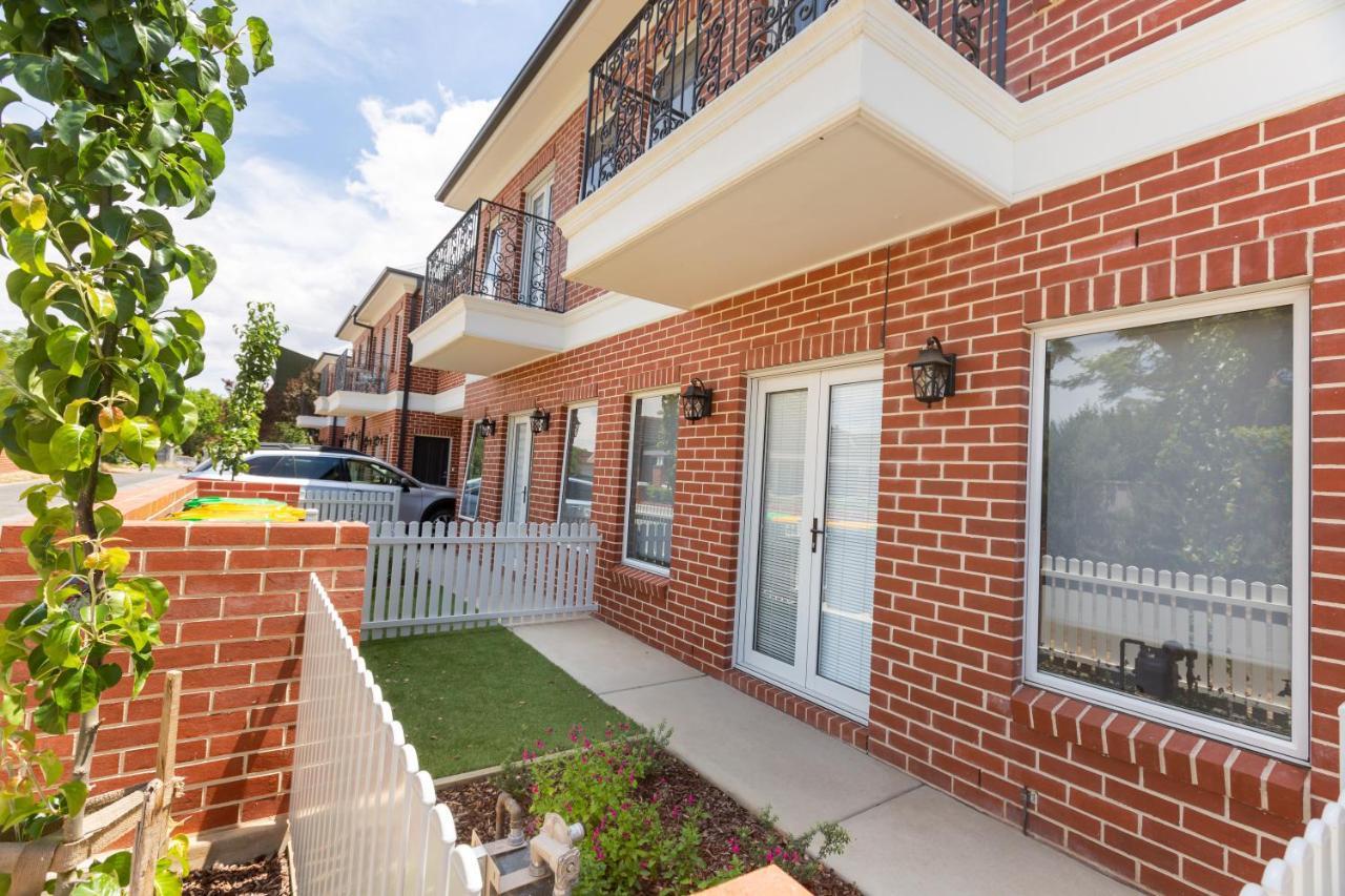 4 Bedroom Inner City Townhouse - Sleeps 9 !! Wagga Wagga Exterior photo